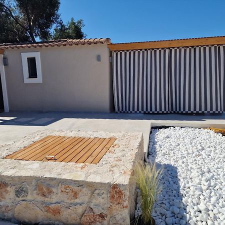 Sunny Villas Klismata Luaran gambar