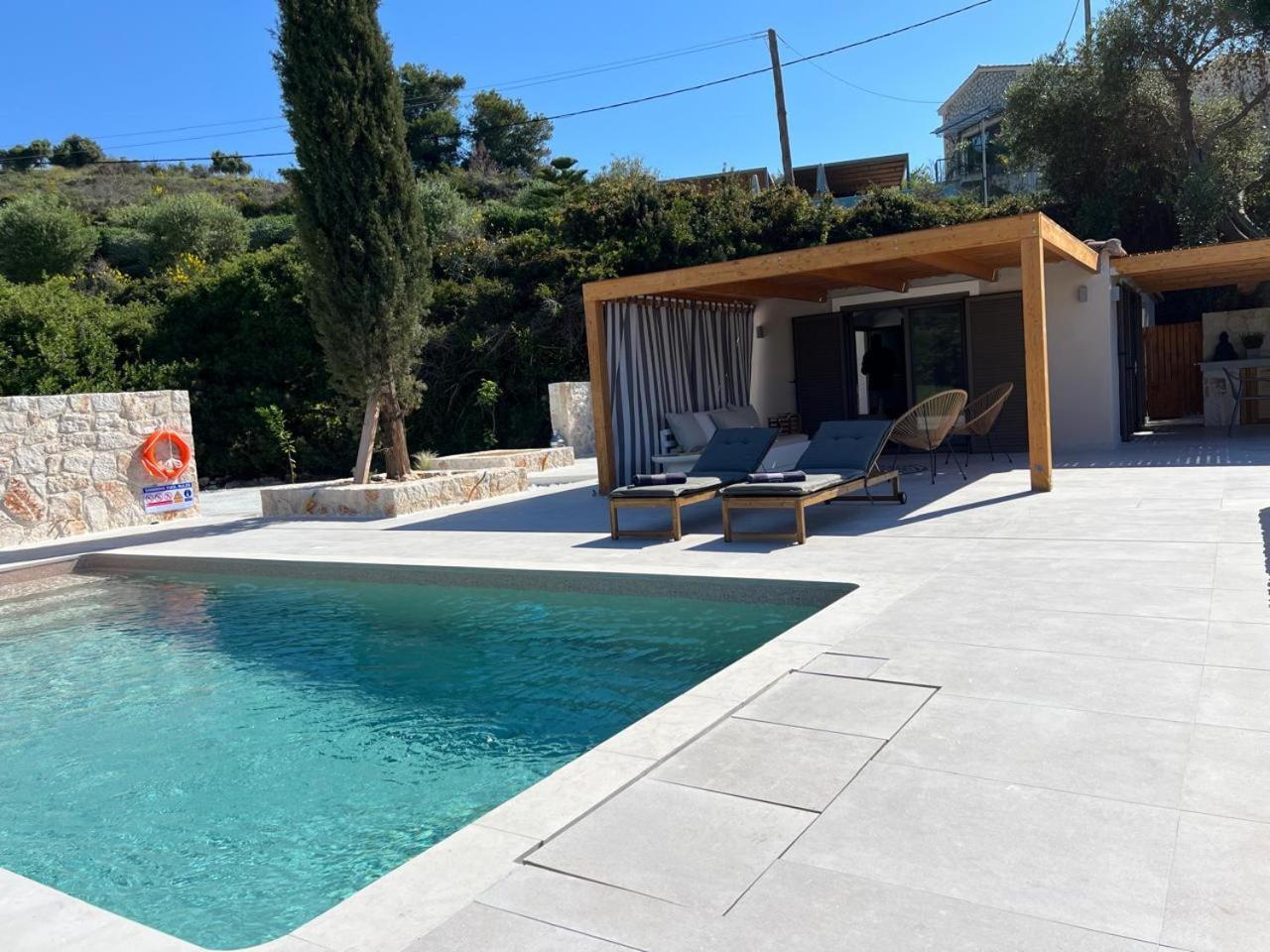 Sunny Villas Klismata Luaran gambar